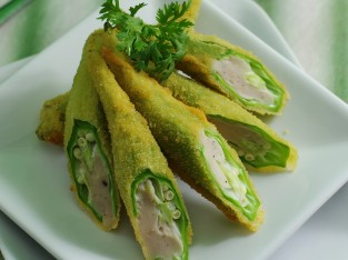 Đậu bắp nhồi chả cá chiên giòn