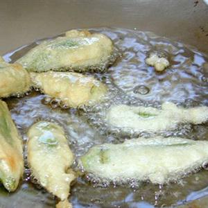 Cách làm đậu bắp tẩm bột chiên giòn