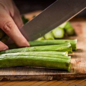 Cách làm đậu bắp xào cà chua