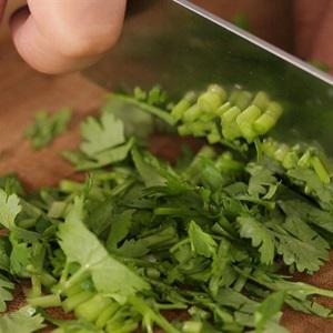 Cách làm đậu bắp xào cà chua