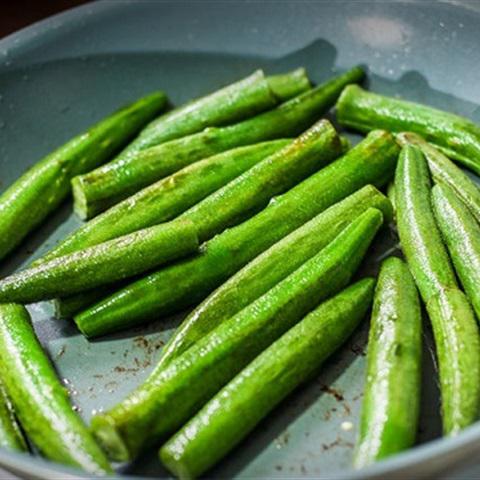 Cách làm đậu bắp xào cà chua