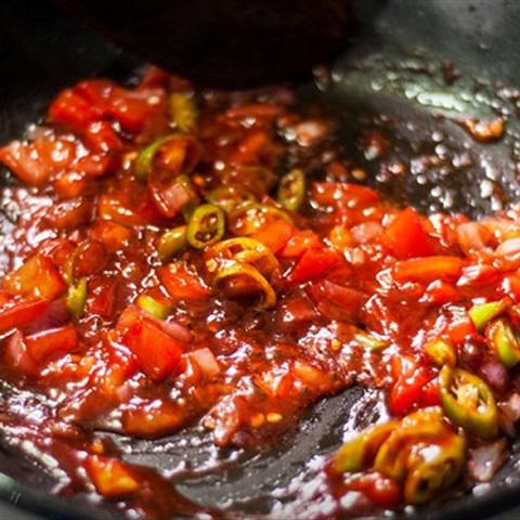 Cách làm đậu bắp xào cà chua