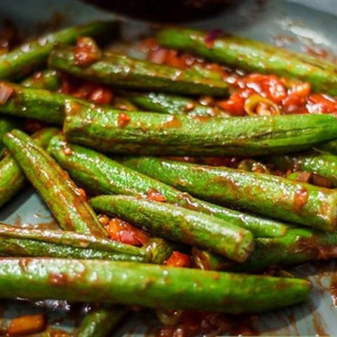 Cách làm đậu bắp xào cà chua