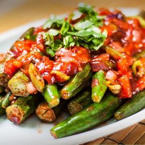 Cách làm đậu bắp xào cà chua