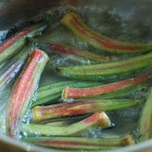 Cách làm đậu bắp xào thịt