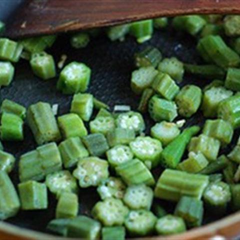 Cách làm đậu bắp xào thịt