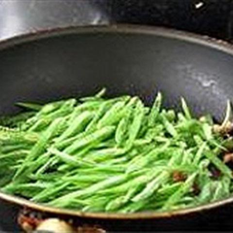 Cách làm đậu cove xào lạp xưởng