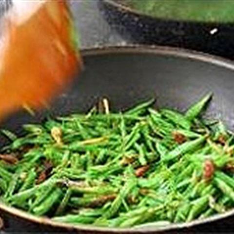 Cách làm đậu cove xào lạp xưởng