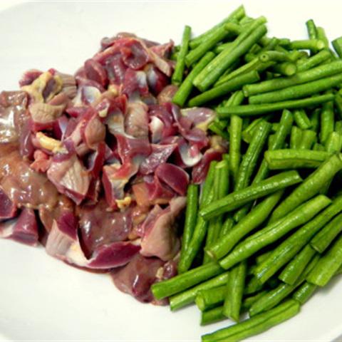 Cách làm đậu đũa xào mề gà