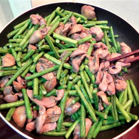 Cách làm đậu đũa xào mề gà