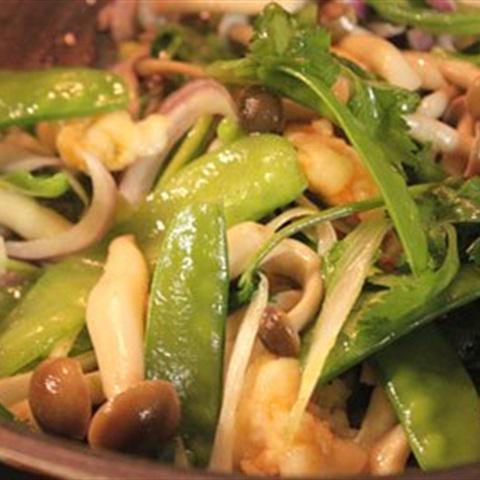 Cách làm đậu Hà Lan xào nấm và tôm