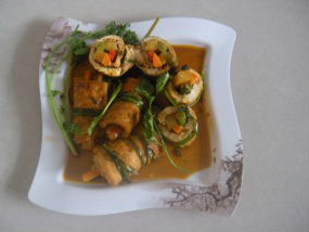 Đậu hũ cuộn rau củ sốt nước tương