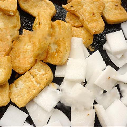 Cách làm đậu hũ kho cùi dừa