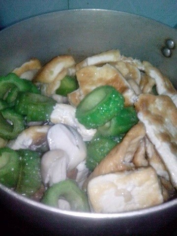 Đậu hũ, khổ qua, nấm kho nước tương