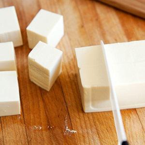 Cách làm đậu hũ luộc trứng muối