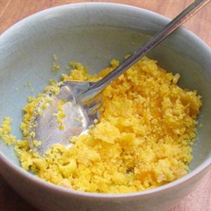 Cách làm đậu hũ luộc trứng muối