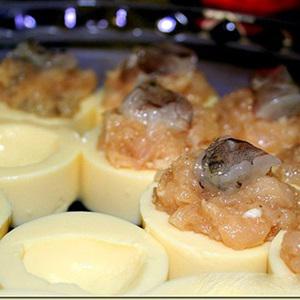 Cách làm đậu hũ nhồi tôm thịt hấp