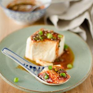 Cách làm đậu hũ non hấp chấm xì dầu