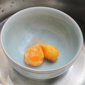 Cách làm đậu hũ non hấp trứng muối