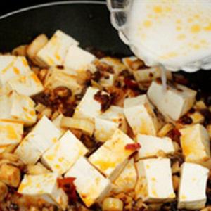 Cách làm đậu hũ sốt nấm hương