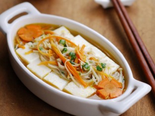 Đậu hũ sốt nấm kim châm