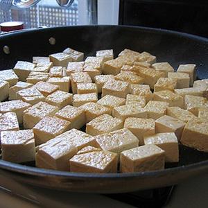 Cách làm đậu hũ sốt nấm và thịt băm