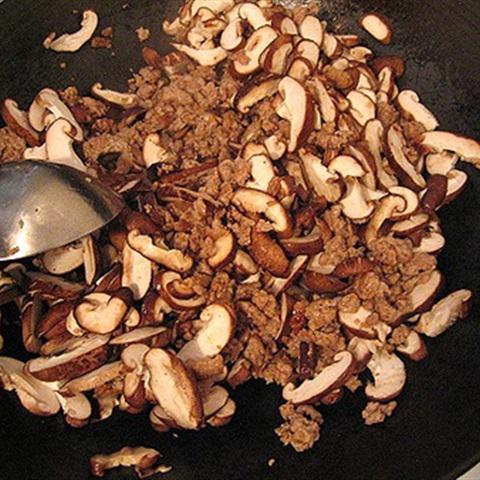 Cách làm đậu hũ sốt nấm và thịt băm