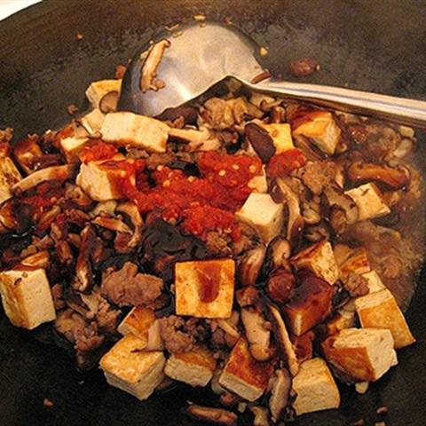 Cách làm đậu hũ sốt nấm và thịt băm