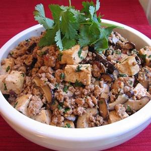 Cách làm đậu hũ sốt nấm và thịt băm