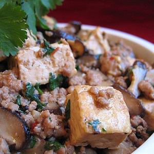 Cách làm đậu hũ sốt nấm và thịt băm