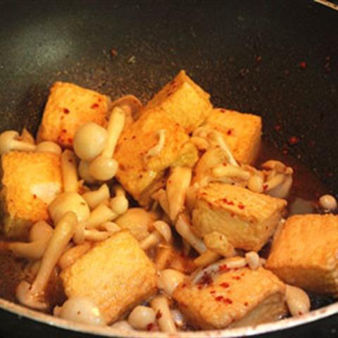 Cách làm đậu hũ xào cà tím và nấm