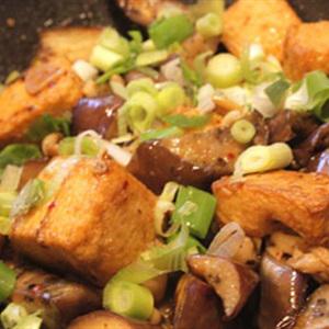 Cách làm đậu hũ xào cà tím và nấm