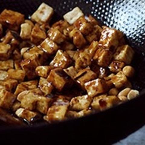 Cách làm đậu hũ xào đậu phộng