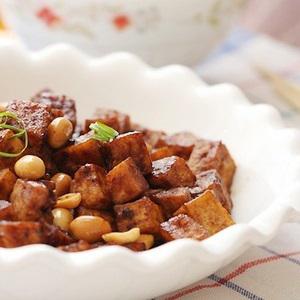 Cách làm đậu hũ xào đậu phộng