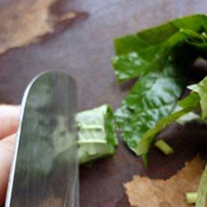 Cách làm đậu hũ xào hành tây, lá lốt