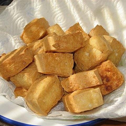 Cách làm đậu hũ xào hành tây, lá lốt