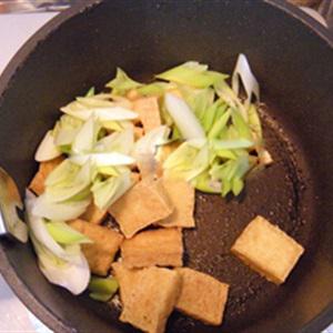 Cách làm đậu hũ xào kim chi