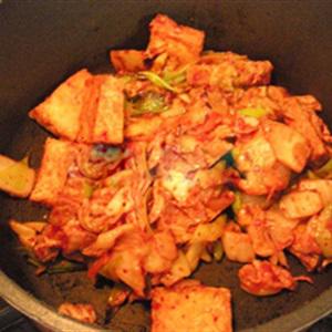 Cách làm đậu hũ xào kim chi