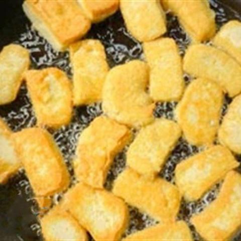 Cách làm đậu hũ xào nấm mèo, ớt chuông