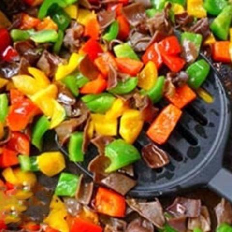 Cách làm đậu hũ xào nấm mèo, ớt chuông