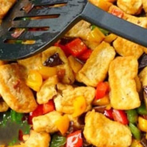 Cách làm đậu hũ xào nấm mèo, ớt chuông