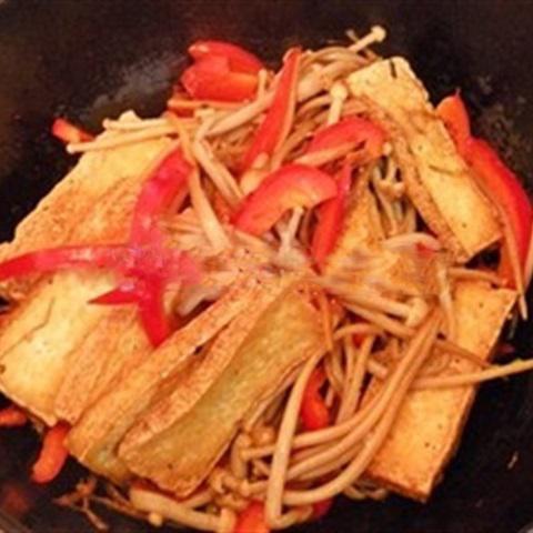 Cách làm đậu hũ xào nấm, ớt chuông