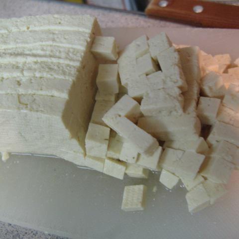 Cách làm đậu hũ xào sả ớt