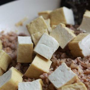 Cách làm đậu hũ xào thịt bằm