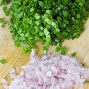 Cách làm đậu nhồi thịt sốt cà chua