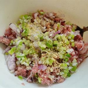 Cách làm đậu nhồi thịt sốt cà chua