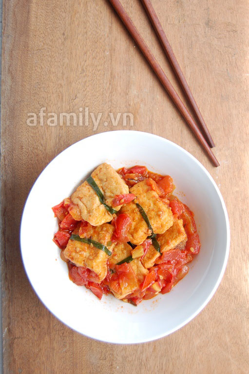 Đậu nhồi thịt xốt cà chua làm dễ ăn ngon