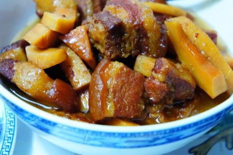 Đậu phụ nhồi thịt và chả đậu phụ sốt cà chua