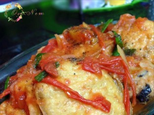 Đậu phụ nhồi thịt và chả đậu phụ sốt cà chua