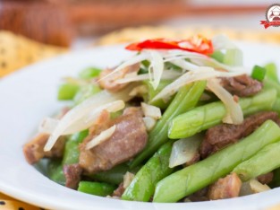 Đậu que xào lòng gà